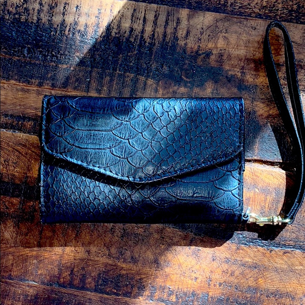 Black phone holder wristlet